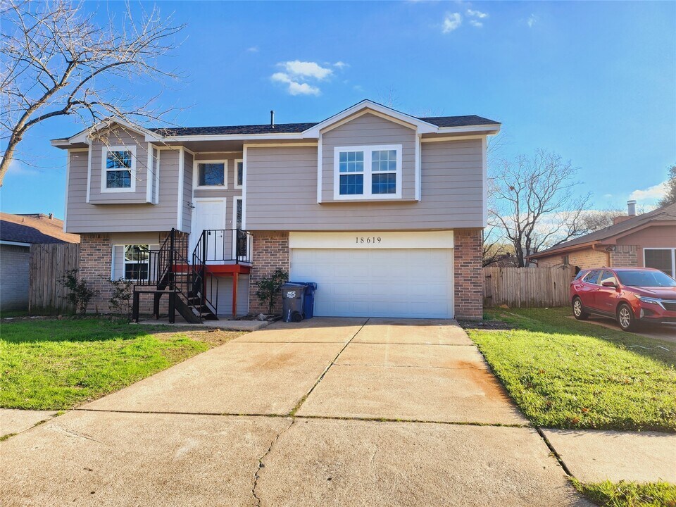 18619 Haughland Dr in Cypress, TX - Building Photo