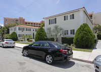 22-26 Madeira Ave in Coral Gables, FL - Foto de edificio - Building Photo