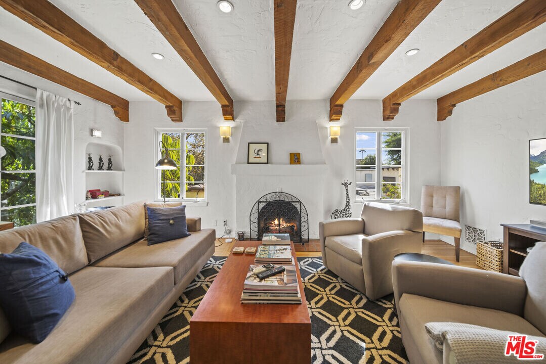 837 N Harper Ave in Los Angeles, CA - Building Photo