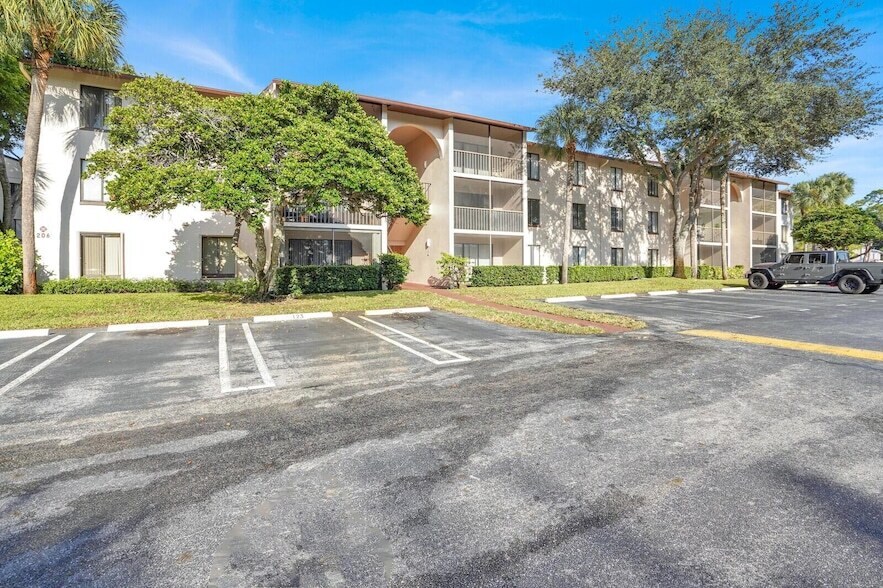 206 Foxtail Dr, Unit C3 in Greenacres, FL - Building Photo