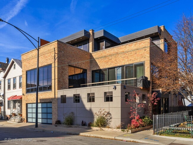 1302 W Erie St in Chicago, IL - Building Photo - Building Photo
