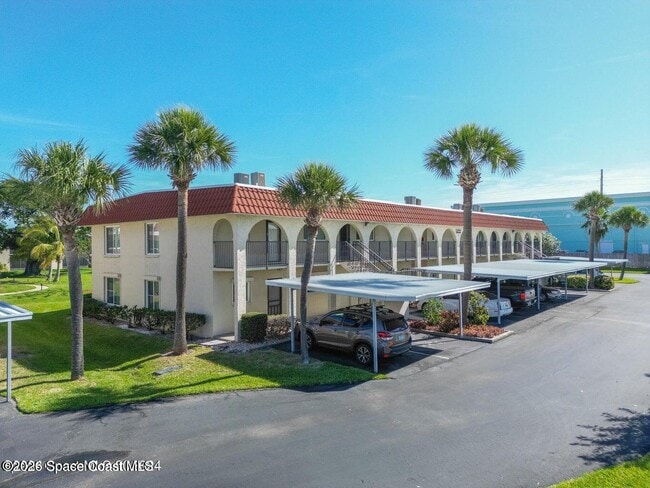 201 St Lucie Ln in Cocoa Beach, FL - Foto de edificio - Building Photo
