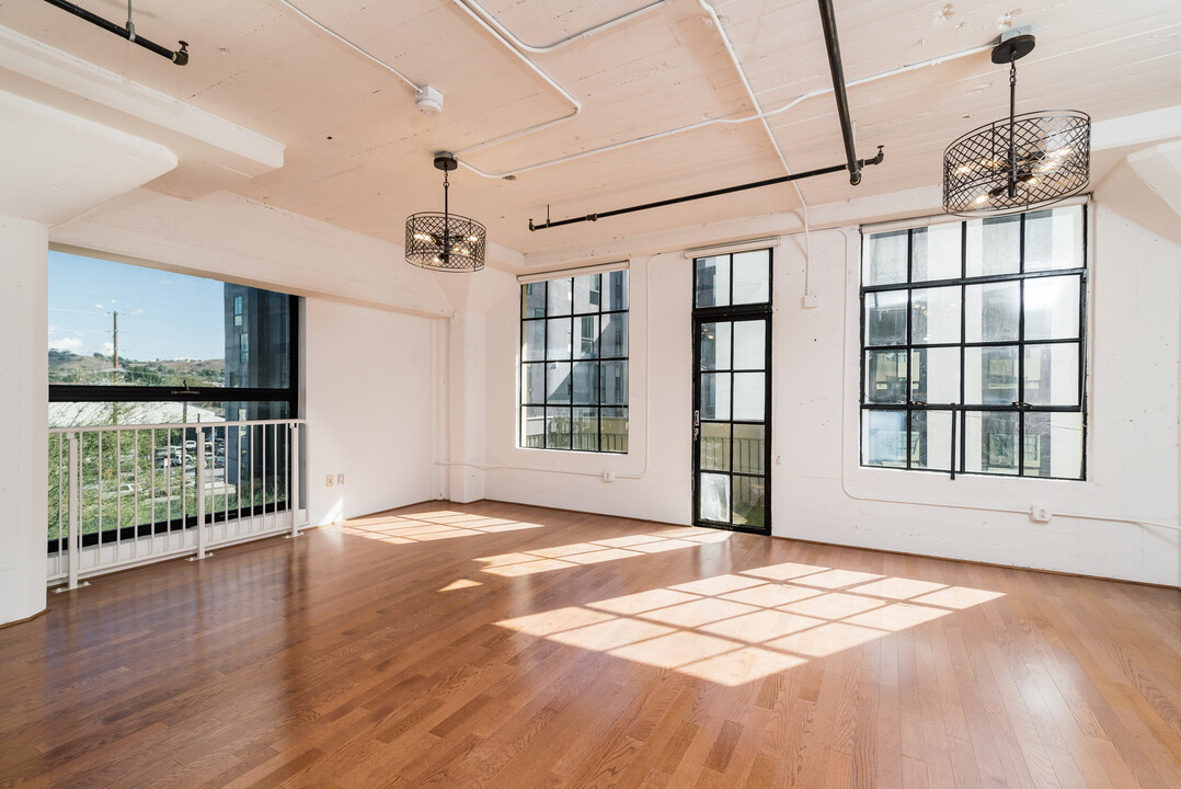 200 N San Fernando Rd in Los Angeles, CA - Building Photo