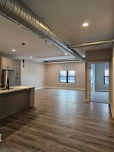 5827 Broadway St, Unit 201 in Lancaster, NY - Foto de edificio - Building Photo