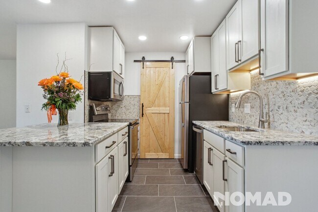 property at 625 Manhattan Pl