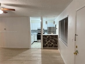 7711 SW 56th St in Miami, FL - Building Photo - Building Photo