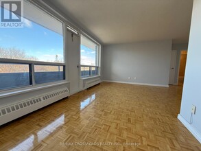 363-363 Lakeshore Rd E in Mississauga, ON - Building Photo - Building Photo