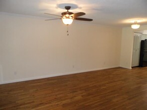 7035 Kingsbury Dr in Dallas, TX - Building Photo - Building Photo