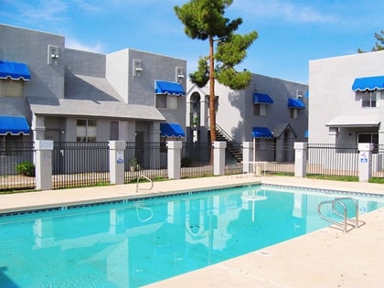 Woodridge Manor Apartments in Glendale, AZ - Building Photo - Building Photo