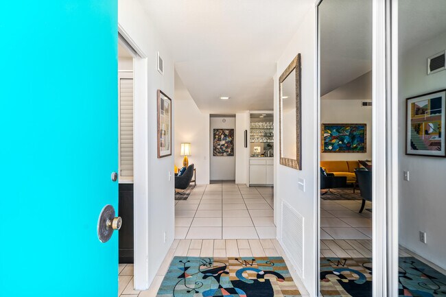 215 Desert Lakes Dr in Palm Springs, CA - Building Photo - Building Photo