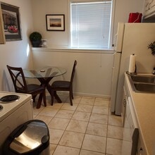 858 Highland Dr, Unit 2 in Lawrence, KS - Foto de edificio - Building Photo