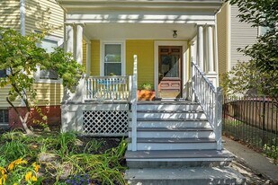1657 Cambridge St in Cambridge, MA - Building Photo