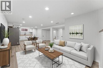 25 Castlefield Dr in Hamilton, ON - Building Photo - Building Photo