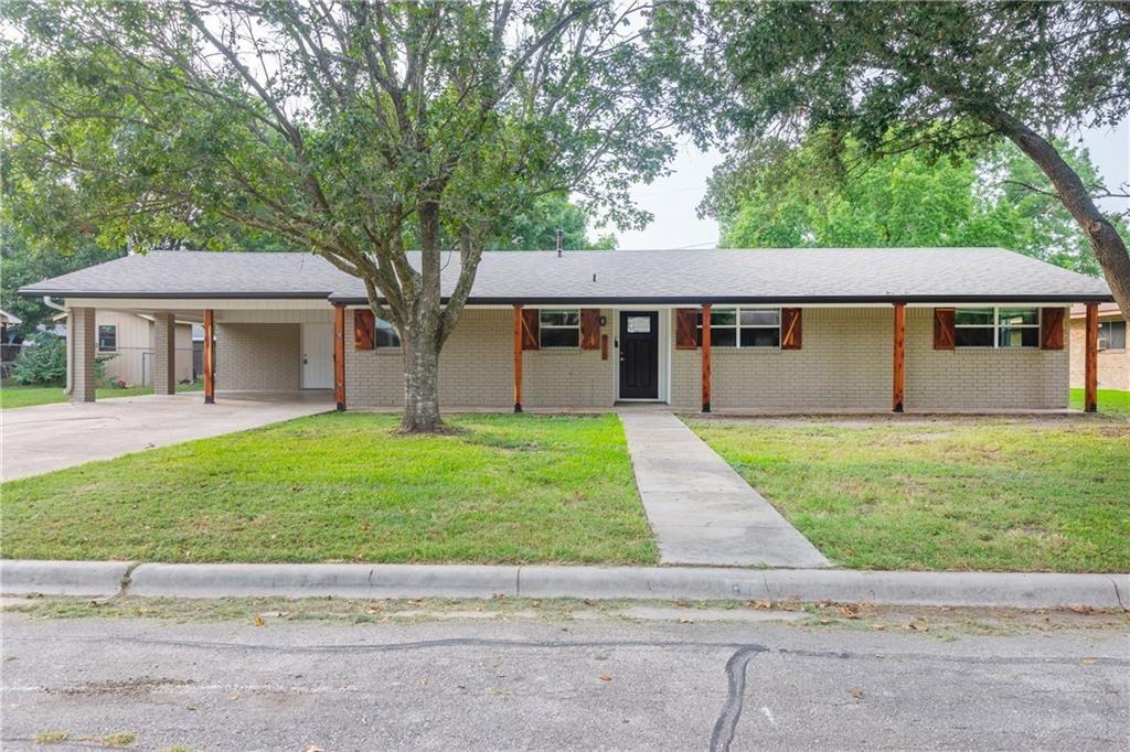 915 Merritt Dr in Lockhart, TX - Building Photo