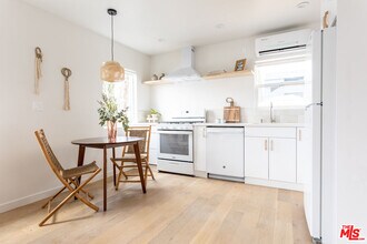 3615 1/2 Bellevue Ave in Los Angeles, CA - Building Photo - Building Photo