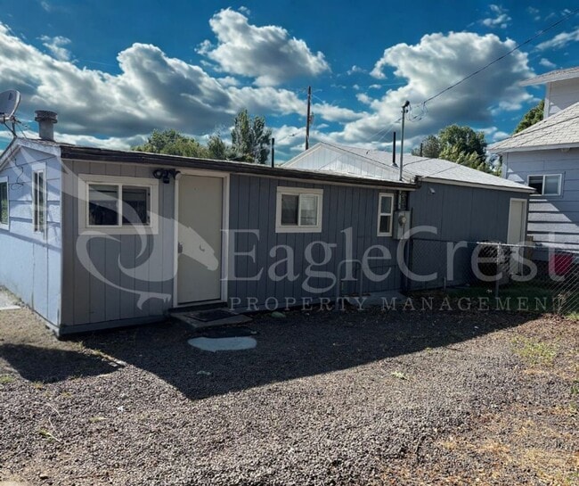 property at 808 Edgewood St