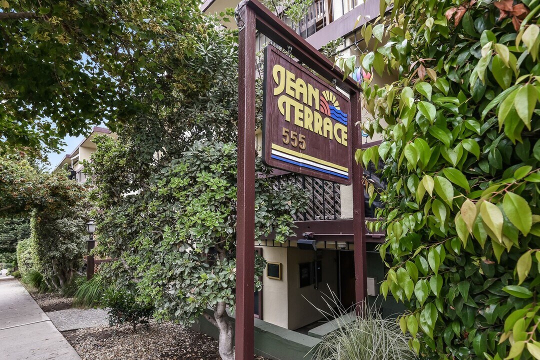 555 Jean St in Oakland, CA - Building Photo