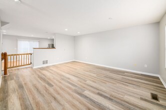 6409 Nottinghill Trail Dr in Canal Winchester, OH - Foto de edificio - Building Photo