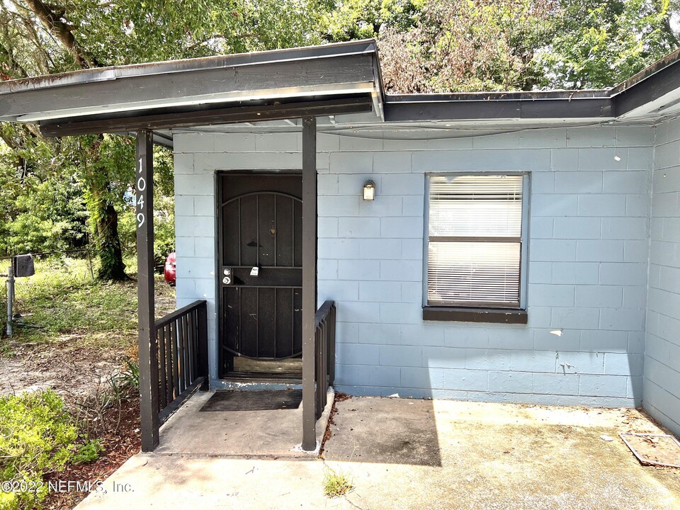 1049 Glencarin St in Jacksonville, FL - Building Photo