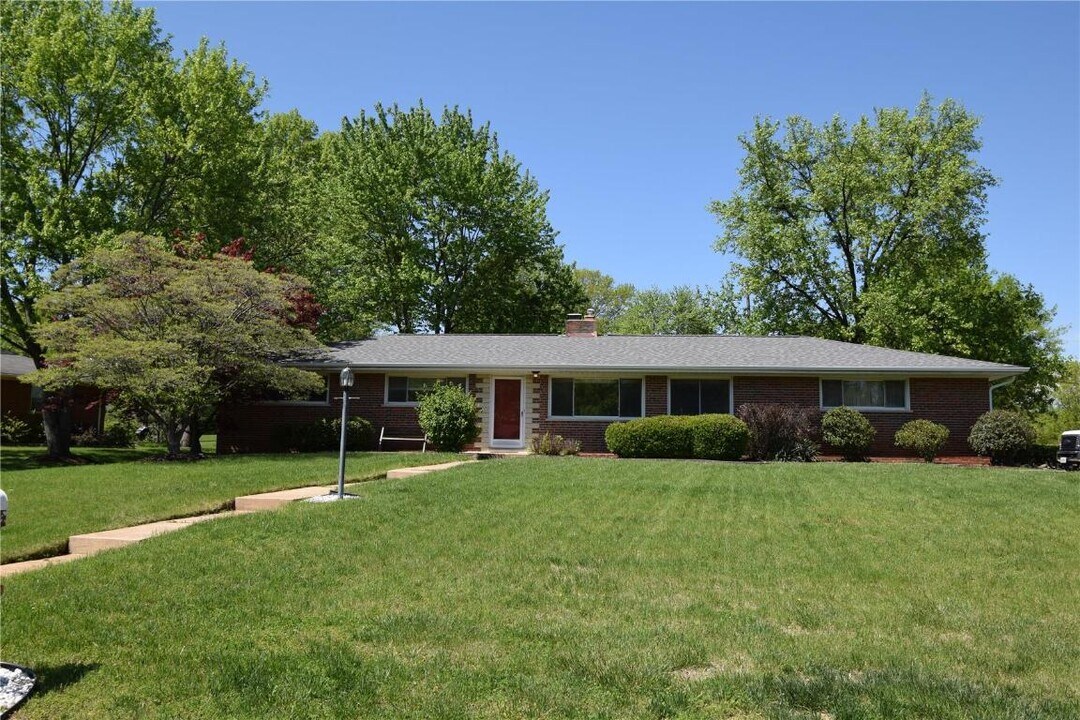 11817 Helta Dr in St. Louis, MO - Foto de edificio