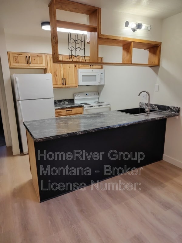 property at 1409 S 2nd St W