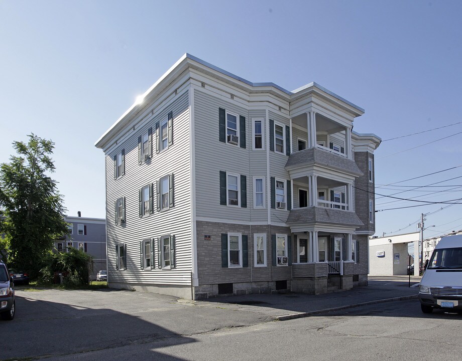 28-40 Aiken St in Lowell, MA - Foto de edificio