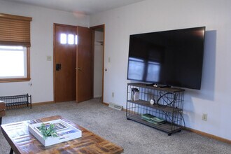 202 NW Sharmin Dr in Ankeny, IA - Building Photo - Building Photo