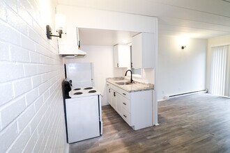 2323 Beechmont Ave in Cincinnati, OH - Building Photo - Building Photo