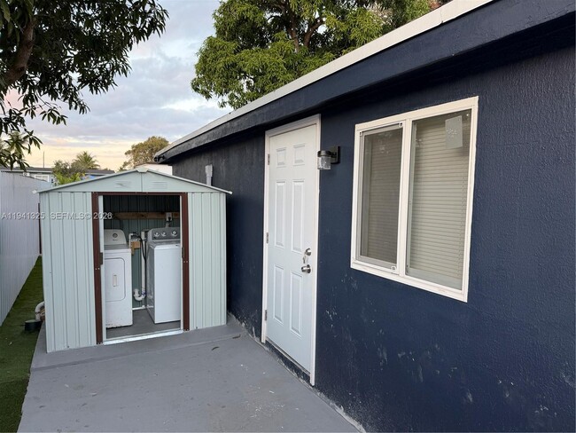 2101 NW 105th Terrace in Miami, FL - Foto de edificio - Building Photo