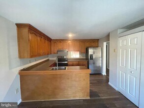 9817 Rainleaf Ct in Columbia, MD - Building Photo - Building Photo