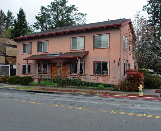King Travel in Mill Valley, CA - Foto de edificio - Building Photo
