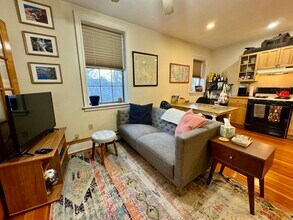 24 Grovenor Rd, Unit 3 in Boston, MA - Building Photo - Building Photo