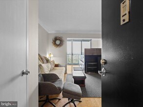 2500 N Van Dorn St in Alexandria, VA - Building Photo - Building Photo