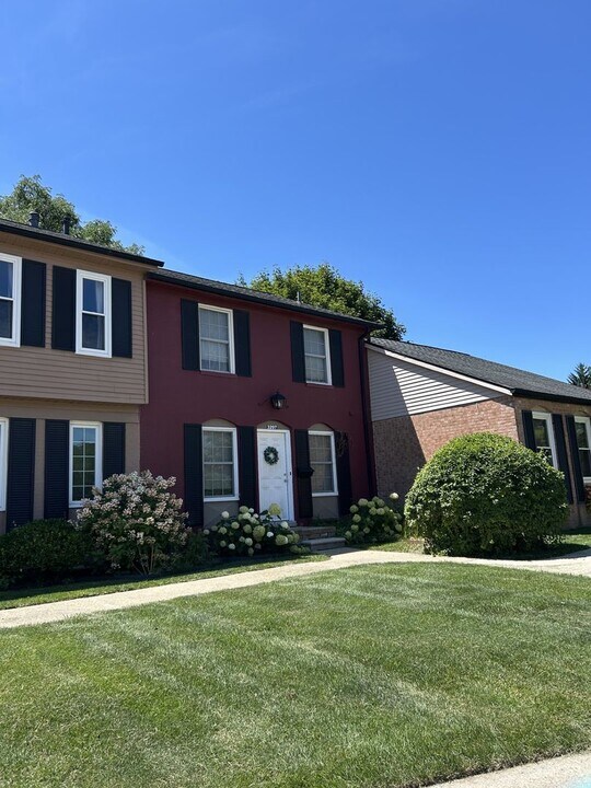 3297 Bolgos Cir in Ann Arbor, MI - Building Photo
