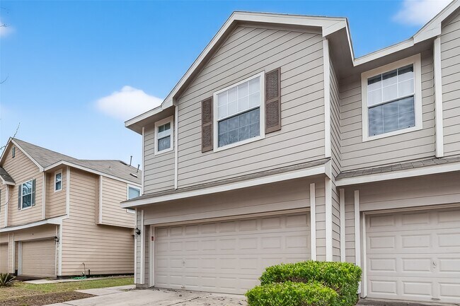 16623 Newglen Ln in Houston, TX - Building Photo - Building Photo