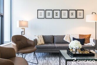 812 W Van Buren St-Unit -507 in Chicago, IL - Foto de edificio - Building Photo