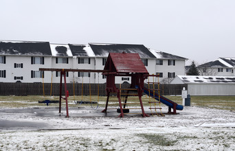 Woodgate Village Apartments in Brunswick, OH - Foto de edificio - Building Photo