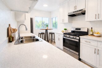 6433 Shirley Ave, Unit #7 in Los Angeles, CA - Building Photo - Building Photo