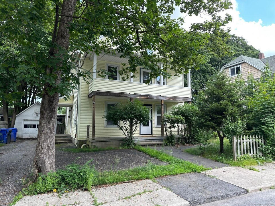61 Clarence St in Torrington, CT - Building Photo