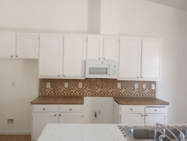 12468 Guadalupe St in Victorville, CA - Building Photo - Building Photo