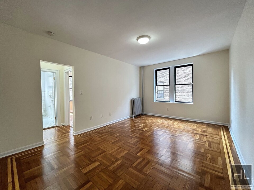 West 171st Street in New York, NY - Building Photo