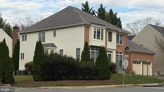 8312 Wolftrap Rd in Vienna, VA - Building Photo - Building Photo