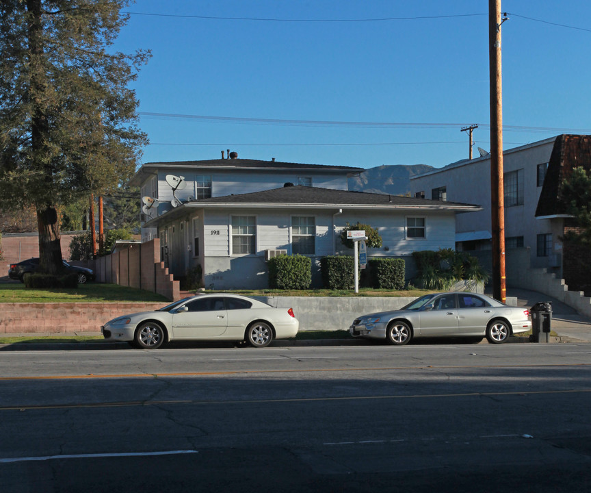 1911 W Victory Blvd in Burbank, CA - Building Photo