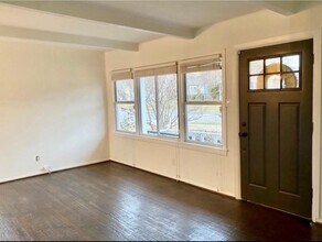 9919 Dresden Dr in Dallas, TX - Building Photo - Building Photo