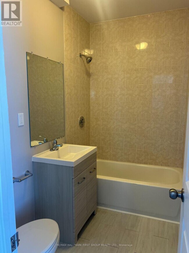 730 Simcoe St S in Oshawa, ON - Building Photo - Building Photo