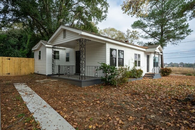 2001 Hiram Rd in Augusta, GA - Foto de edificio - Building Photo