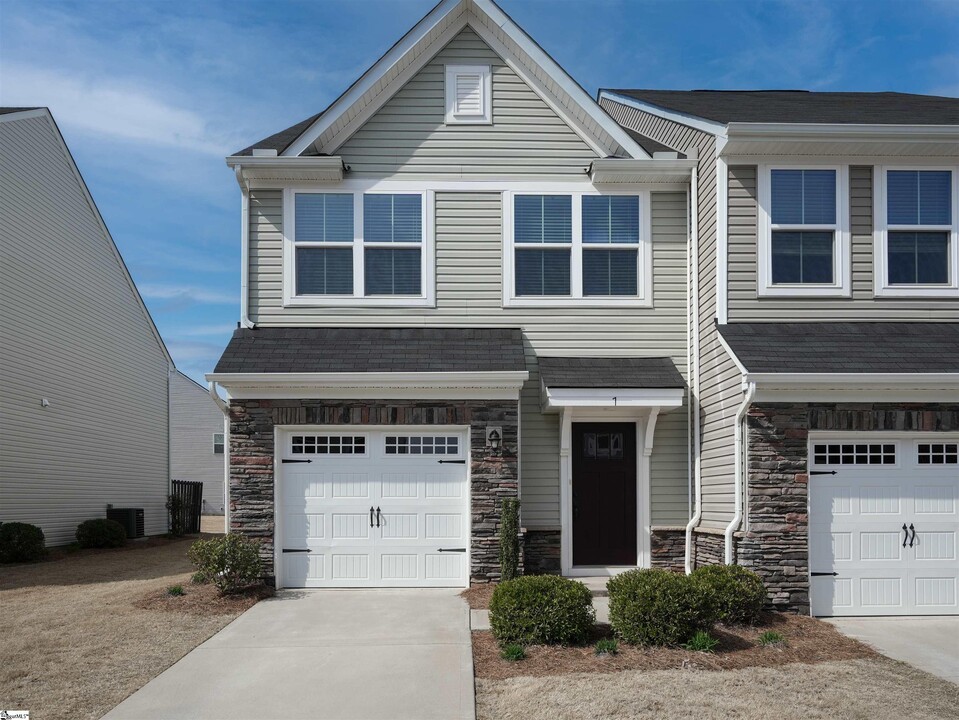 7 McGuires Pl in Simpsonville, SC - Building Photo
