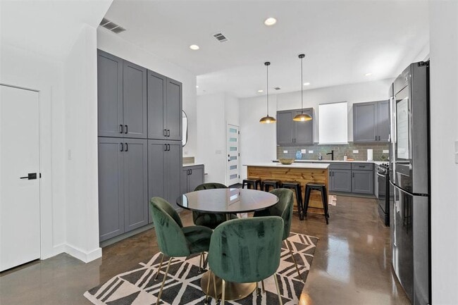 2411 E 11th St in Austin, TX - Building Photo - Building Photo