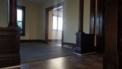 1122 Wellington St in Waterloo, IA - Building Photo - Building Photo