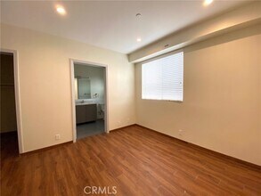 953 Normandie Ave-Unit -205 in Los Angeles, CA - Building Photo - Building Photo